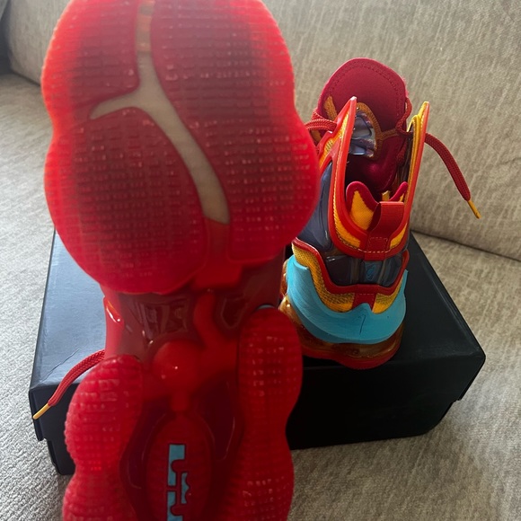 Nike
LeBron Xix "Space Jam - Tune Squad" sneakers - Picture 6 of 8